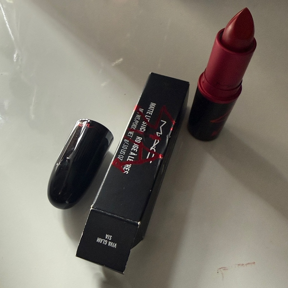 MAC Matte Lipstick - Picture 3 of 3